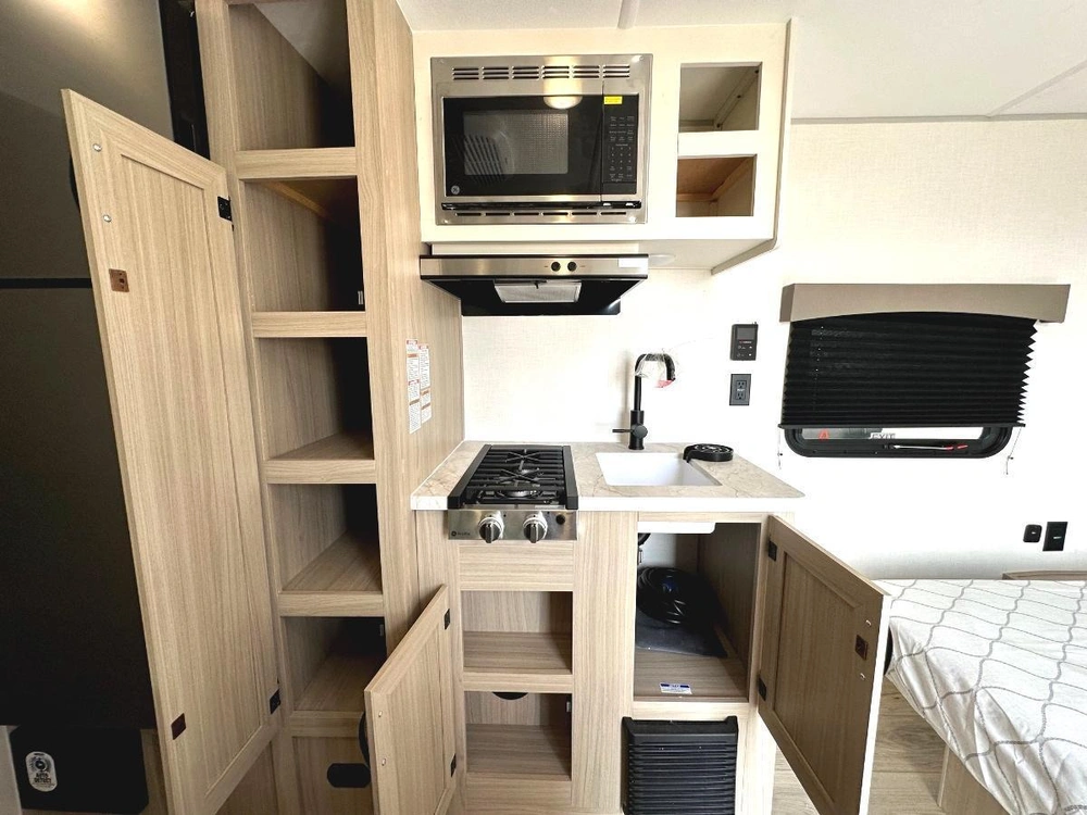 2027 Coachmen Clipper 17fq alt