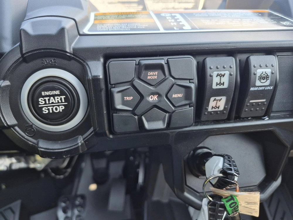 2026 Can-am Commander Xt 700 alt