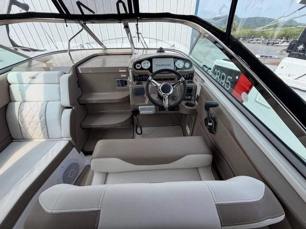 Regal 28 Express 2018 alt