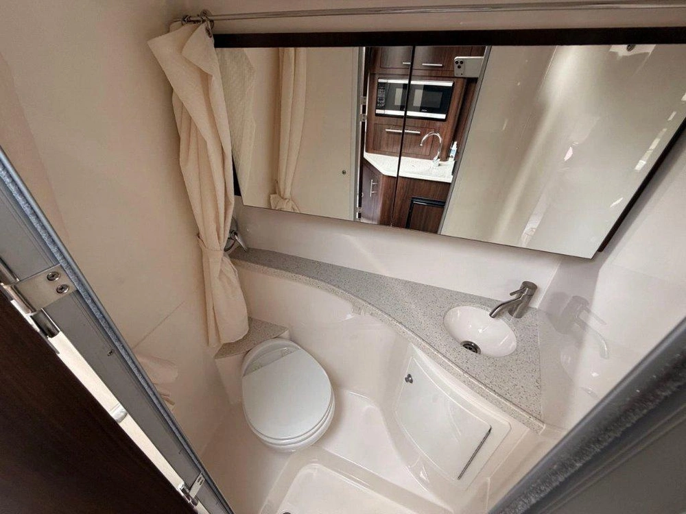 Regal 28 Express 2018 alt