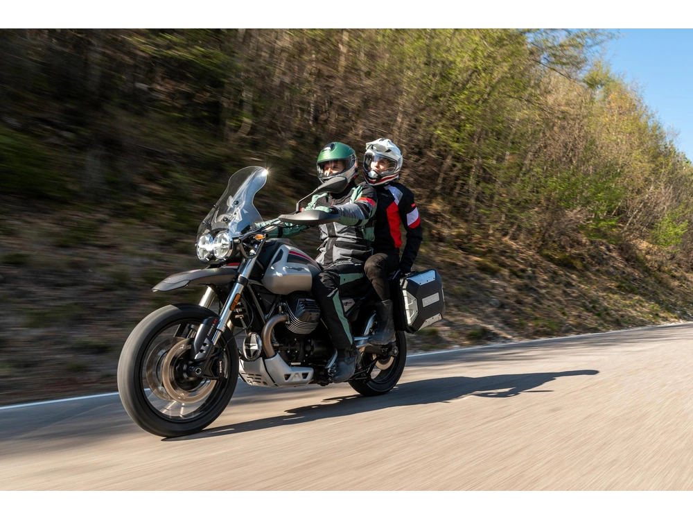 Moto Guzzi V85tt Travel 2023 alt