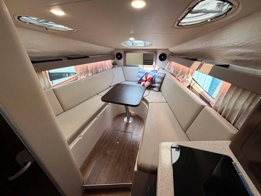 Regal 28 Express 2018 alt