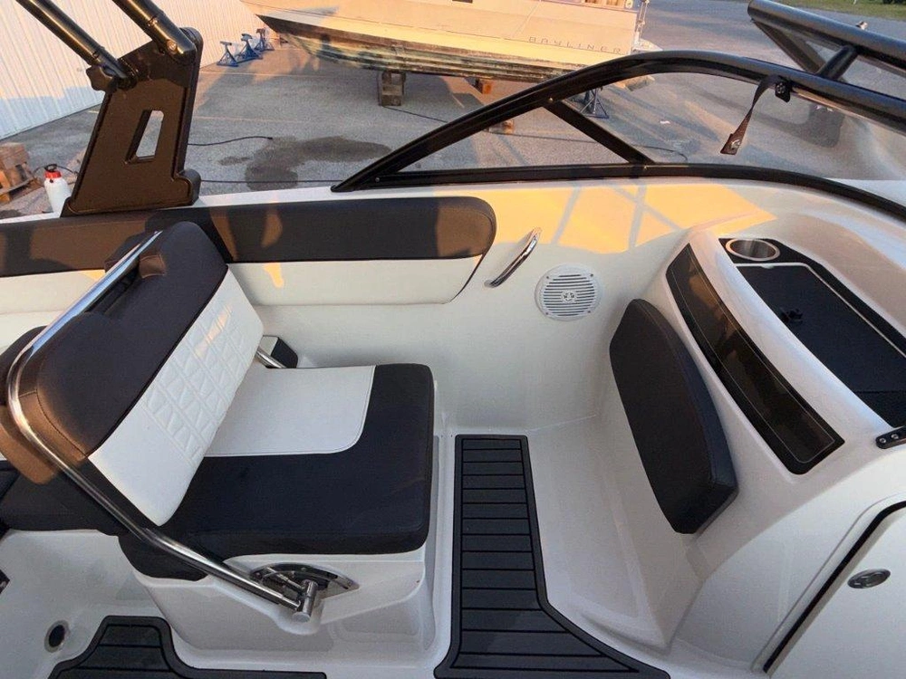 2021 Bayliner Vr5 alt