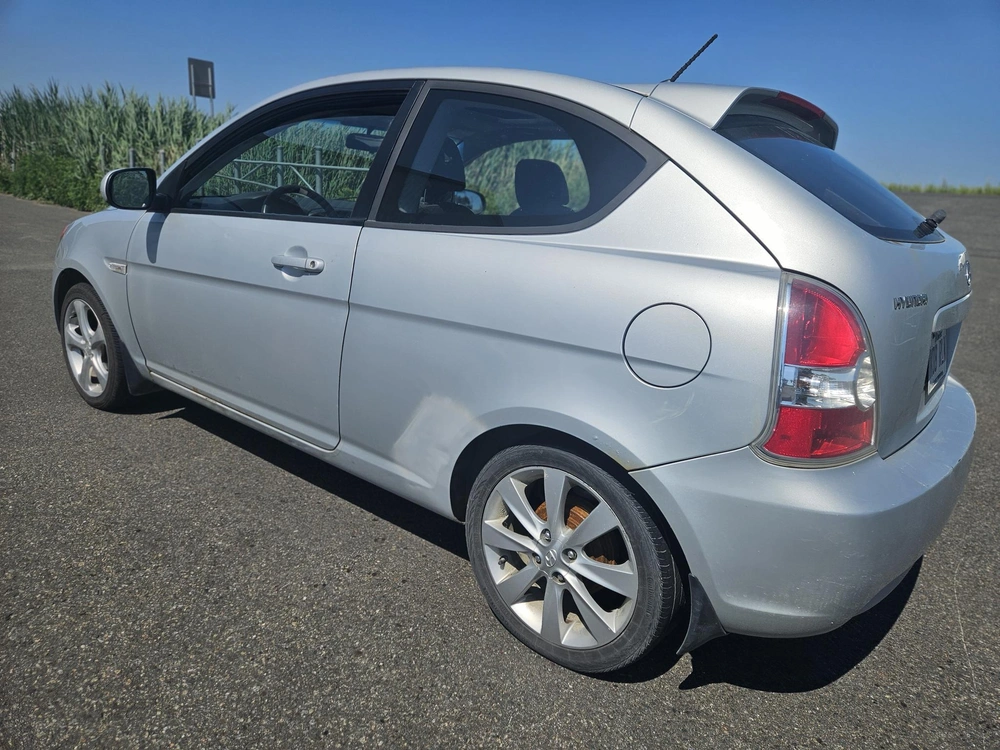 Hyundai Accent 2011 alt