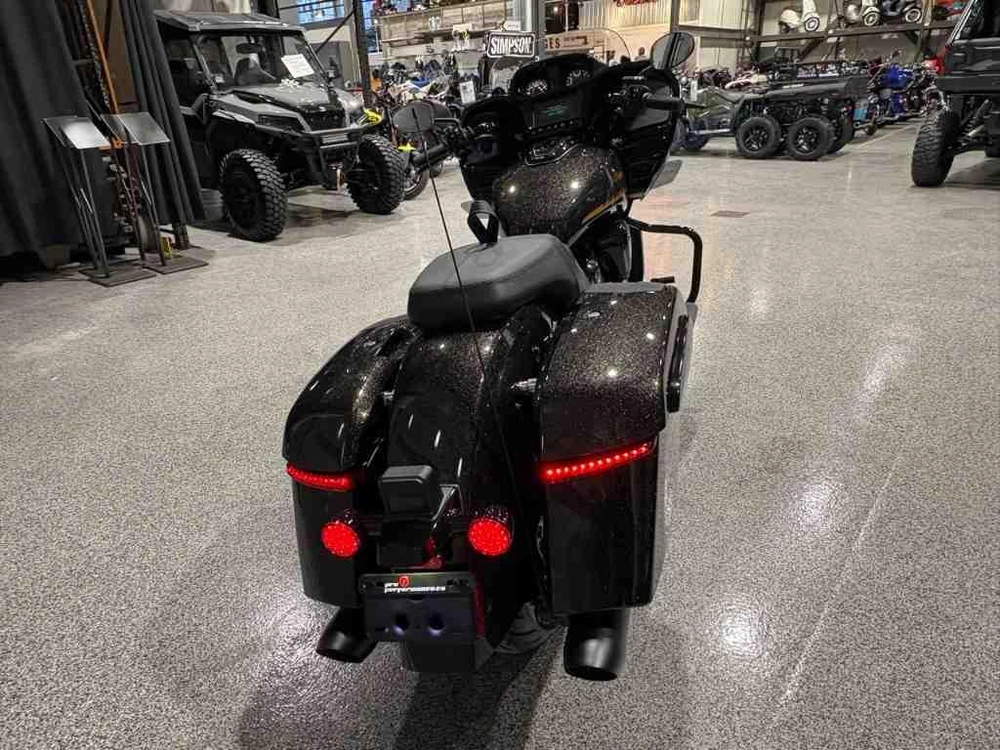Indian Motorcycle Challenger Dark Horse + 112 & Audio Package Édition Gold 2026 alt
