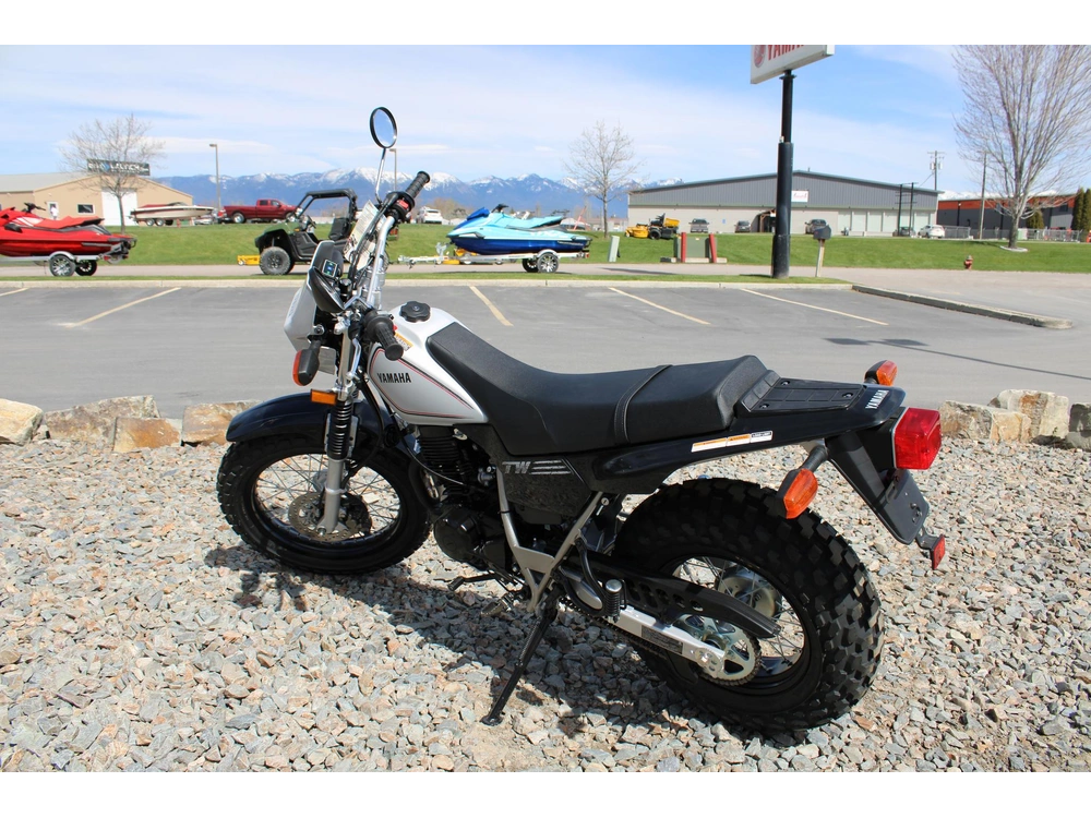 2027 Yamaha Tw200 alt