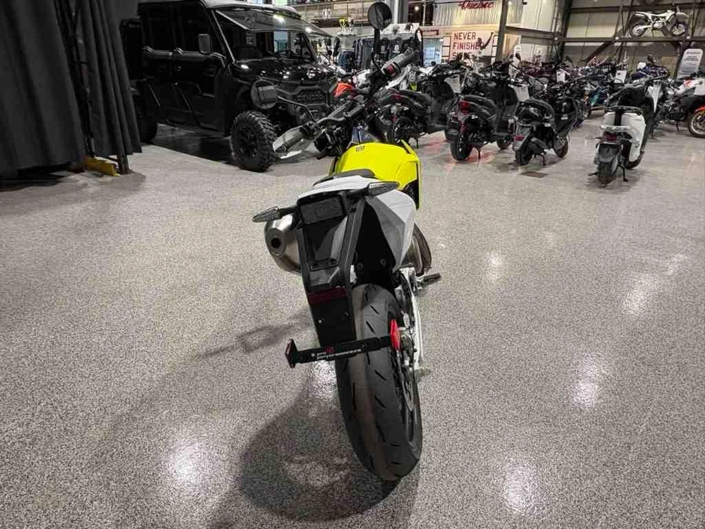 Husqvarna 701 Supermoto 2026 alt