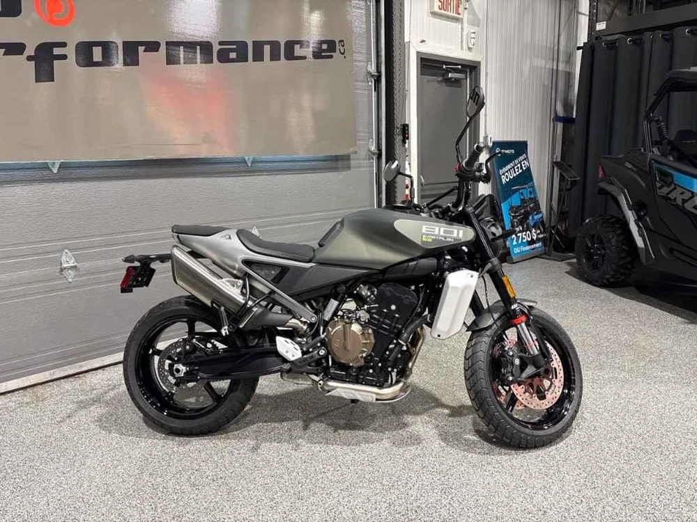 2027 Husqvarna Svartpilen 801 alt