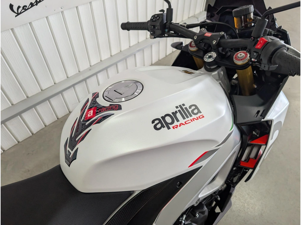 Aprilia Tuono V4 1100 2022 alt
