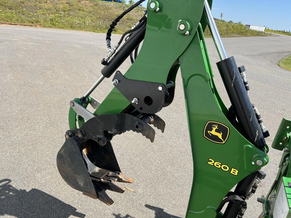 2021 John Deere 2025r alt