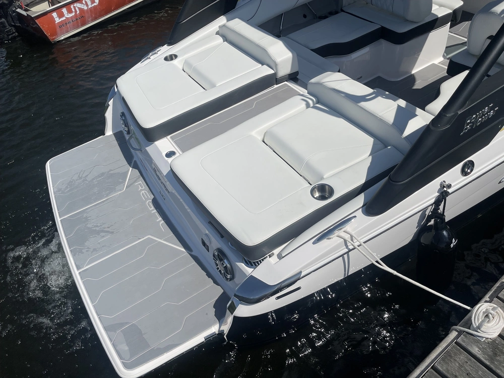 2023 Regal Ls2 Surf alt