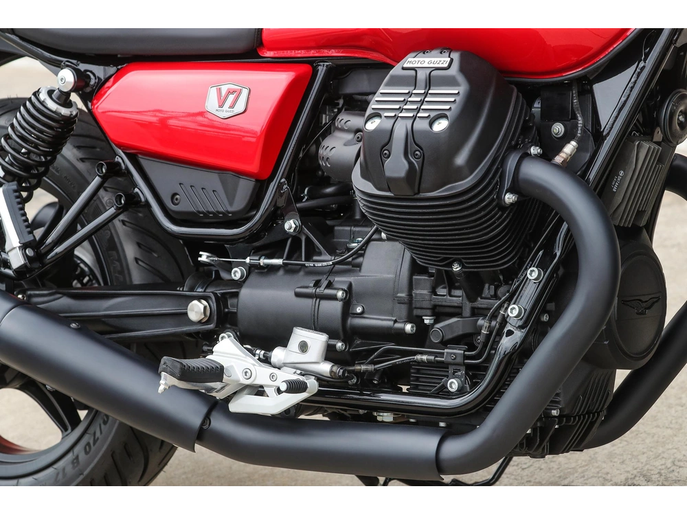 Moto Guzzi V7 Stone Corsa 2024 alt