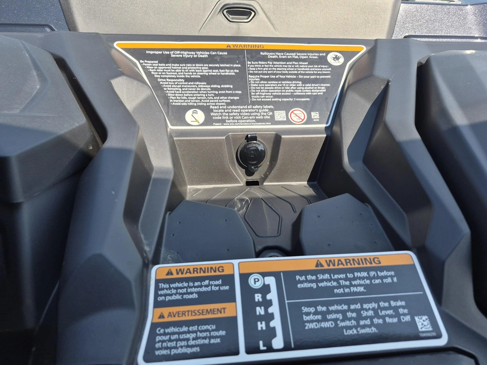 2026 Can-am Commander Xt 700 alt
