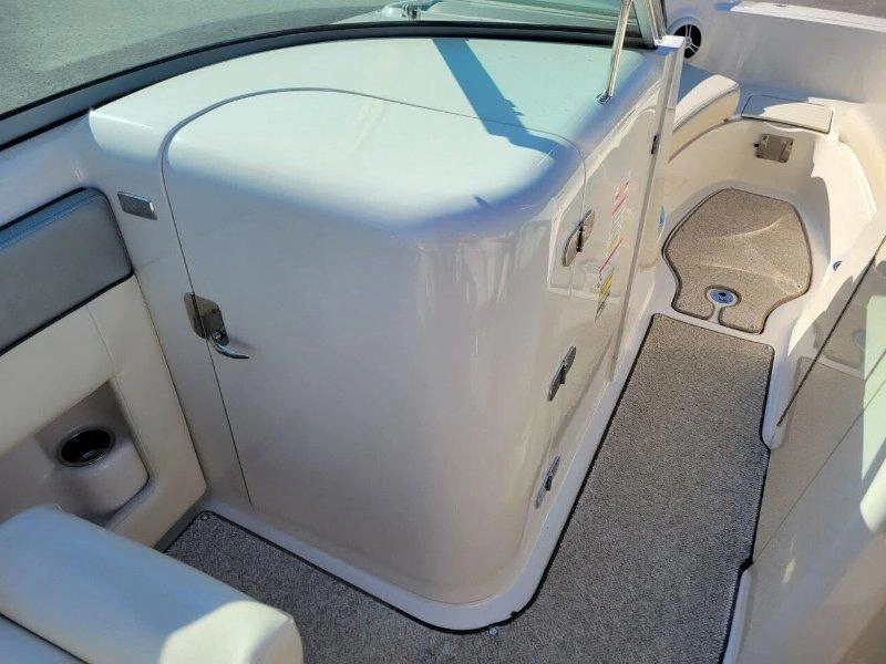 Sea Ray Sundeck 230/ Mercruiser 350 2009 alt
