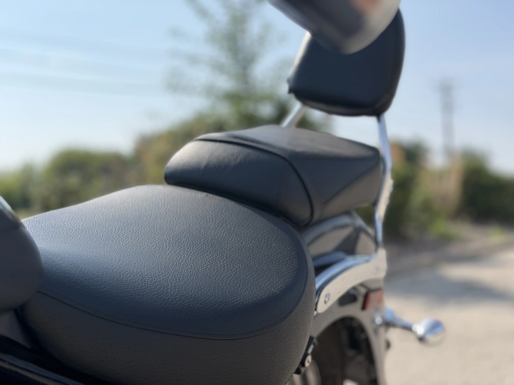 2021 Suzuki Boulevard C50 alt