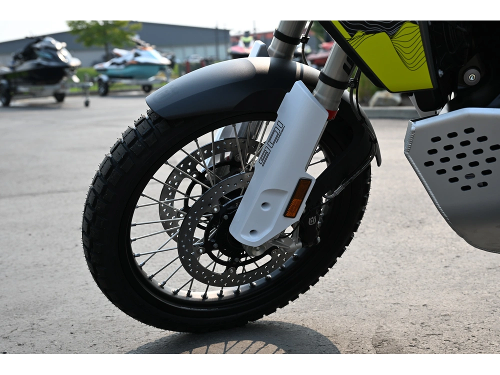 2027 Husqvarna Norden 901 alt