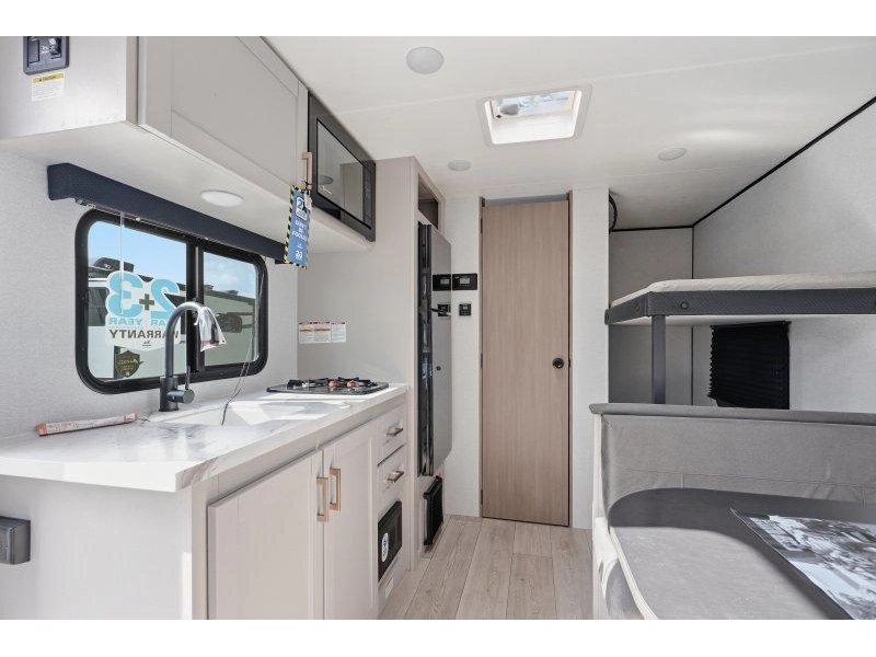 2027 Jayco Jay Feather 17bhsl alt