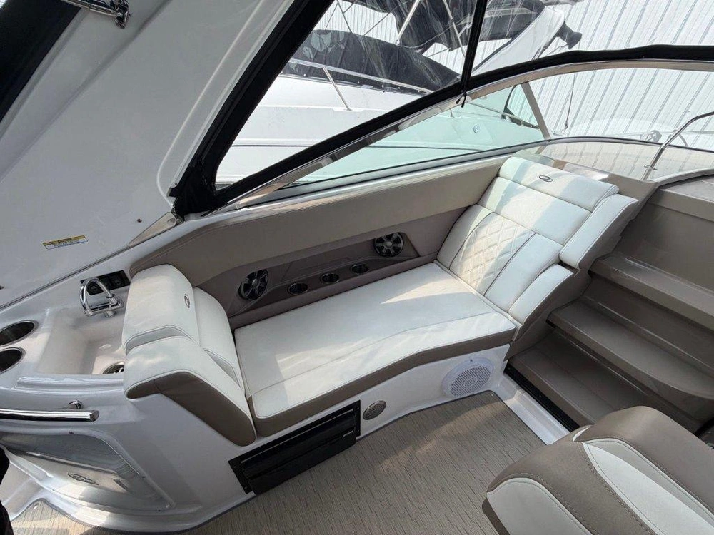 Regal 28 Express 2018 alt