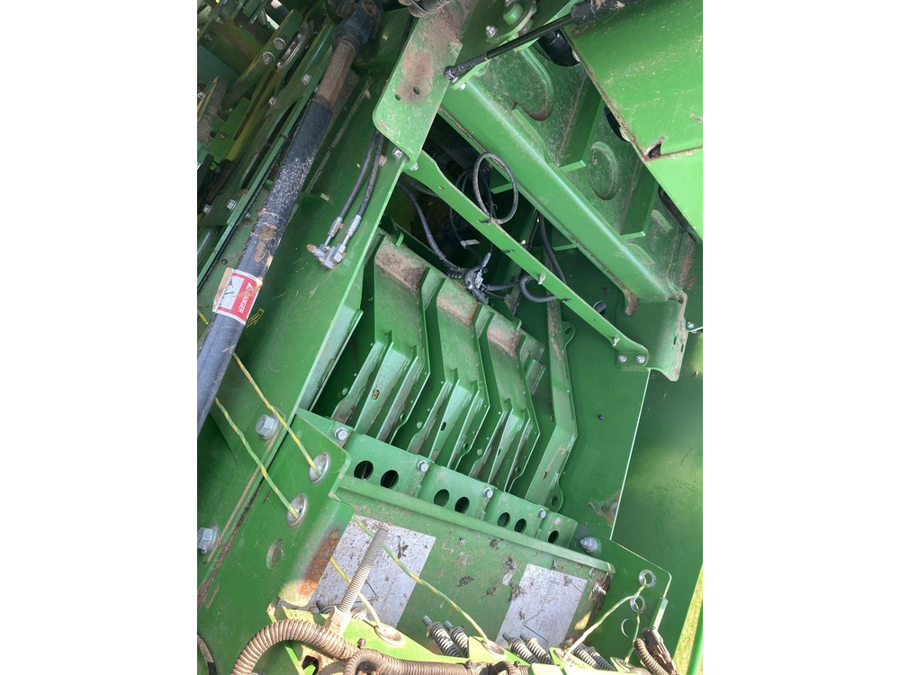 2021 John Deere L331 alt