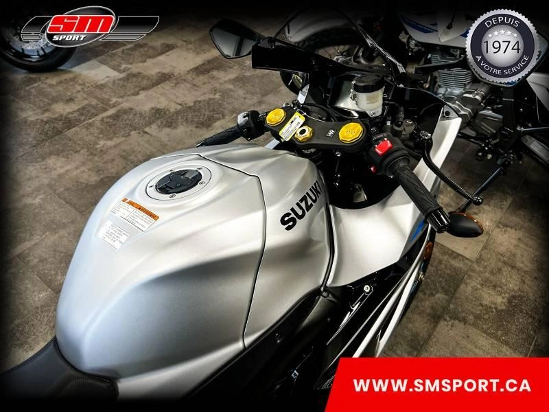 2025 Suzuki Gsx-r1000a alt