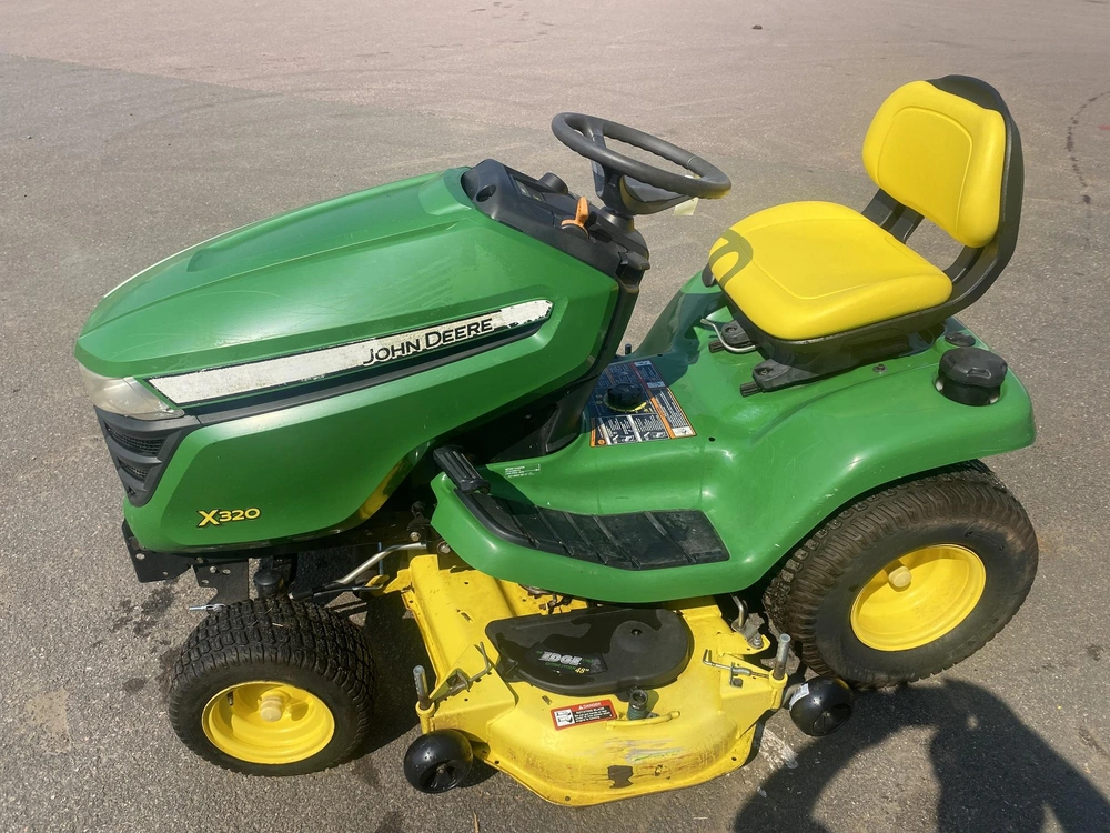 2014 John Deere X320 alt