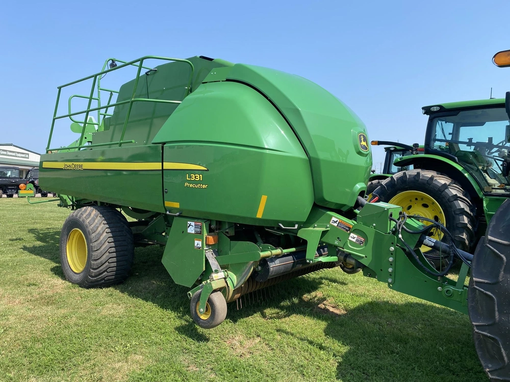 2021 John Deere L331 alt