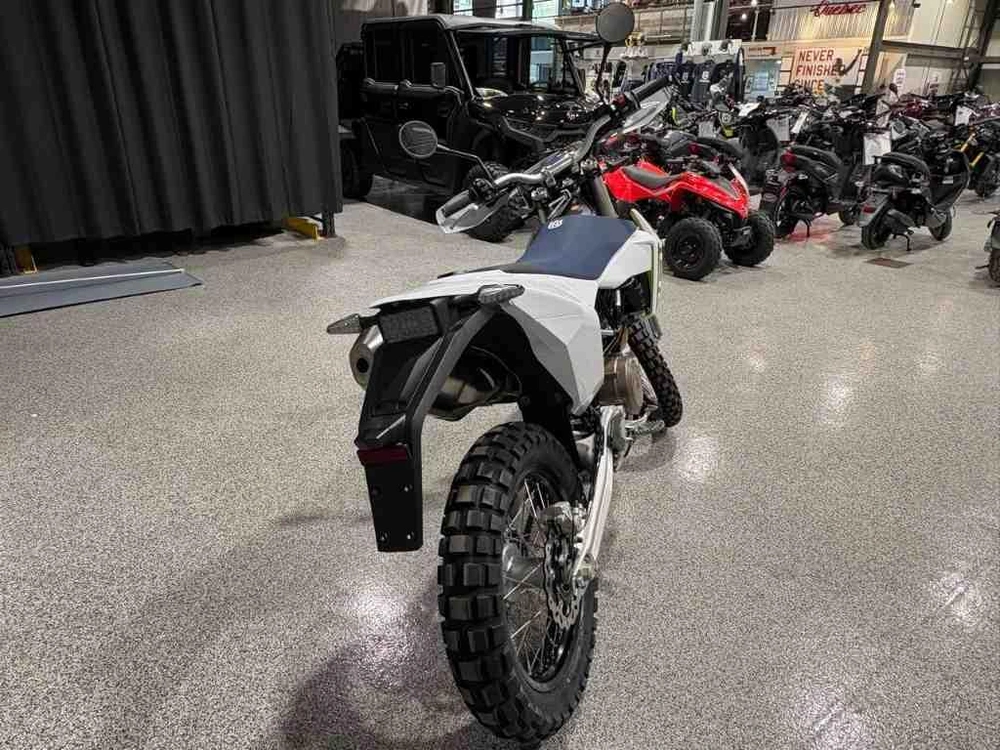 Husqvarna 701 Enduro 2027 alt