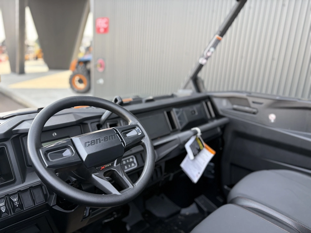 2026 Can-am Defender X Mr Hd11 With Half Doors 8yta alt