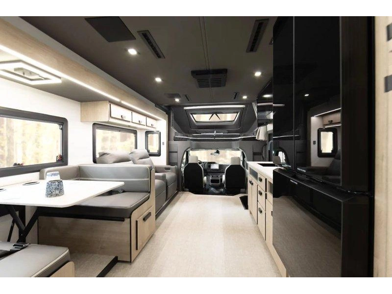 Grand Design Lineage 30dc 2027 alt