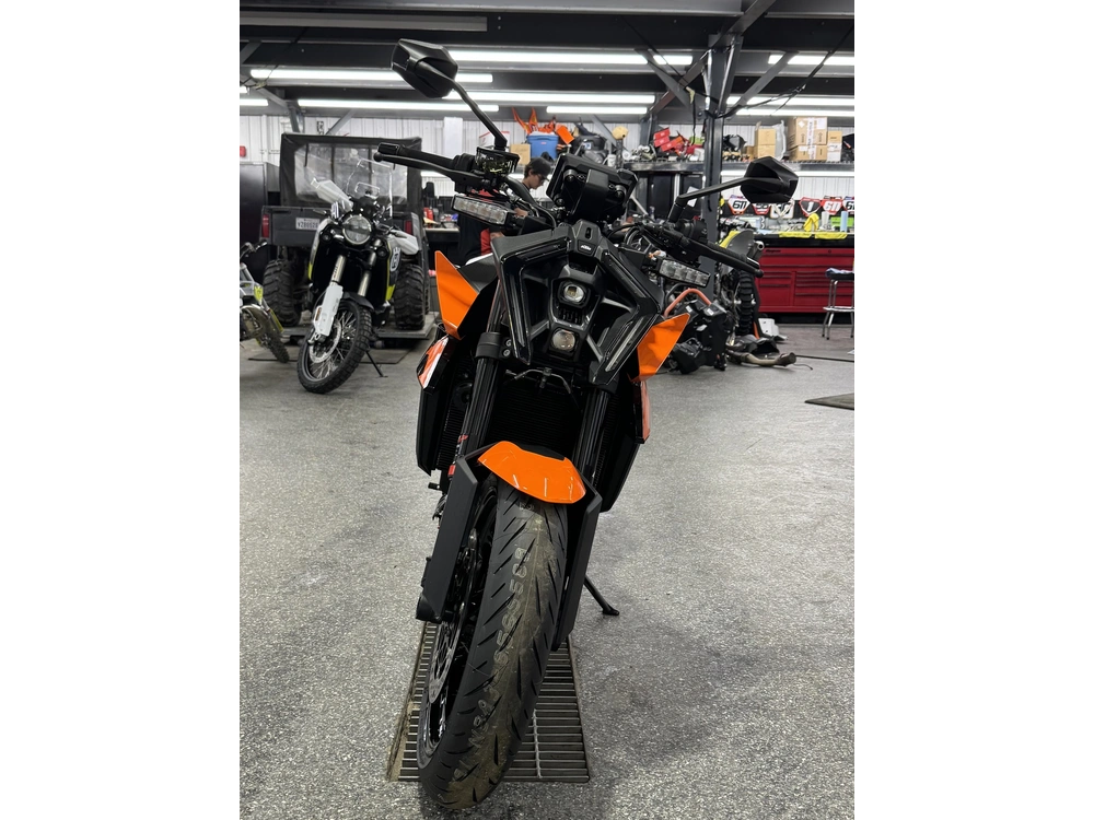 2027 Ktm 990 Duke alt