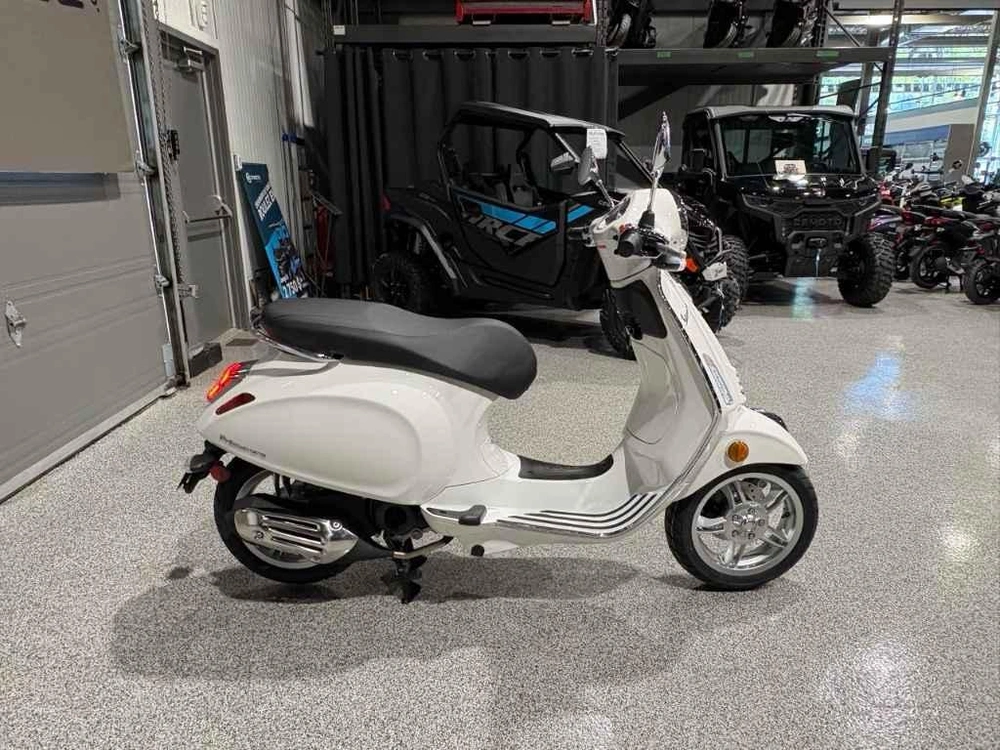 Vespa Primavera 50 2026 alt
