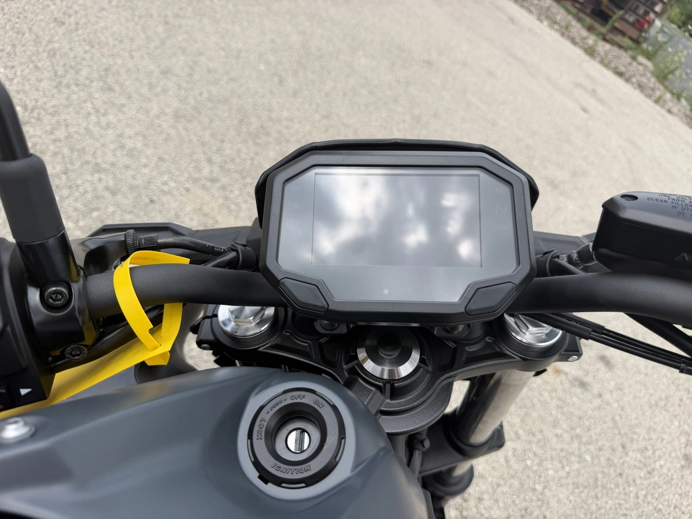 2025 Kawasaki Z650 alt