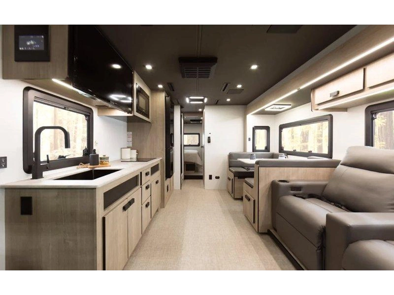 Grand Design Lineage 30dc 2027 alt
