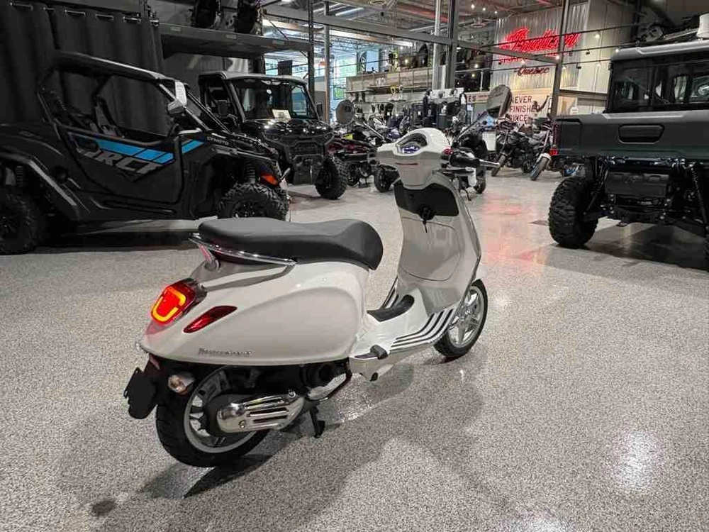 Vespa Primavera 50 2026 alt