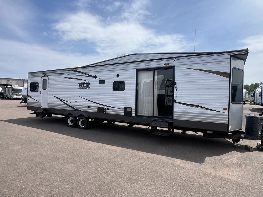 2016 Forest River Wildwood 39fden alt