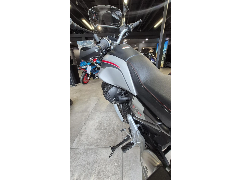 Moto Guzzi V85tt Travel 2023 alt