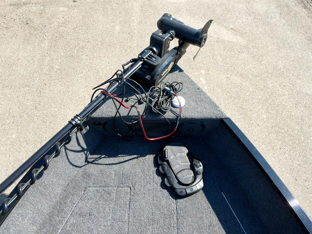 2022 Lund 1650 Angler alt