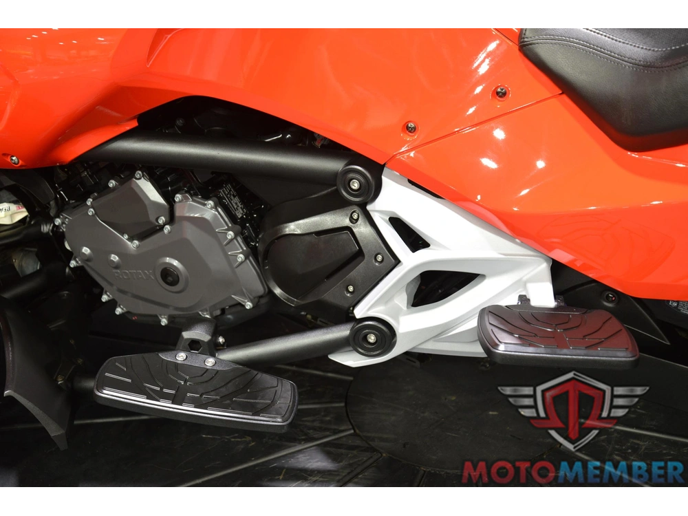 2025 Can-am Spyder F3 Limited Platine Wheels alt