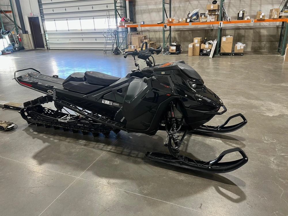 2023 Ski-doo Summit Expert Turbo 165" W/ 10.25" Tjpe alt