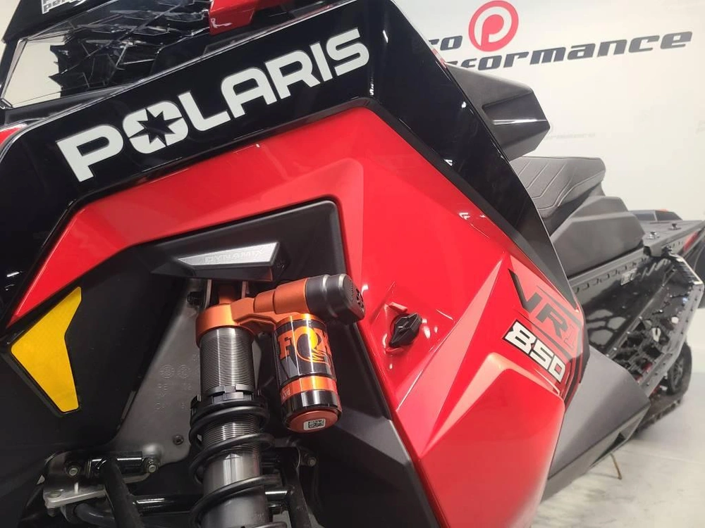 Polaris 850 Indy Vr1 Dynmx 137 2026 alt