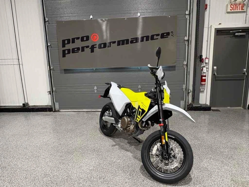 Husqvarna 701 Supermoto 2026 alt