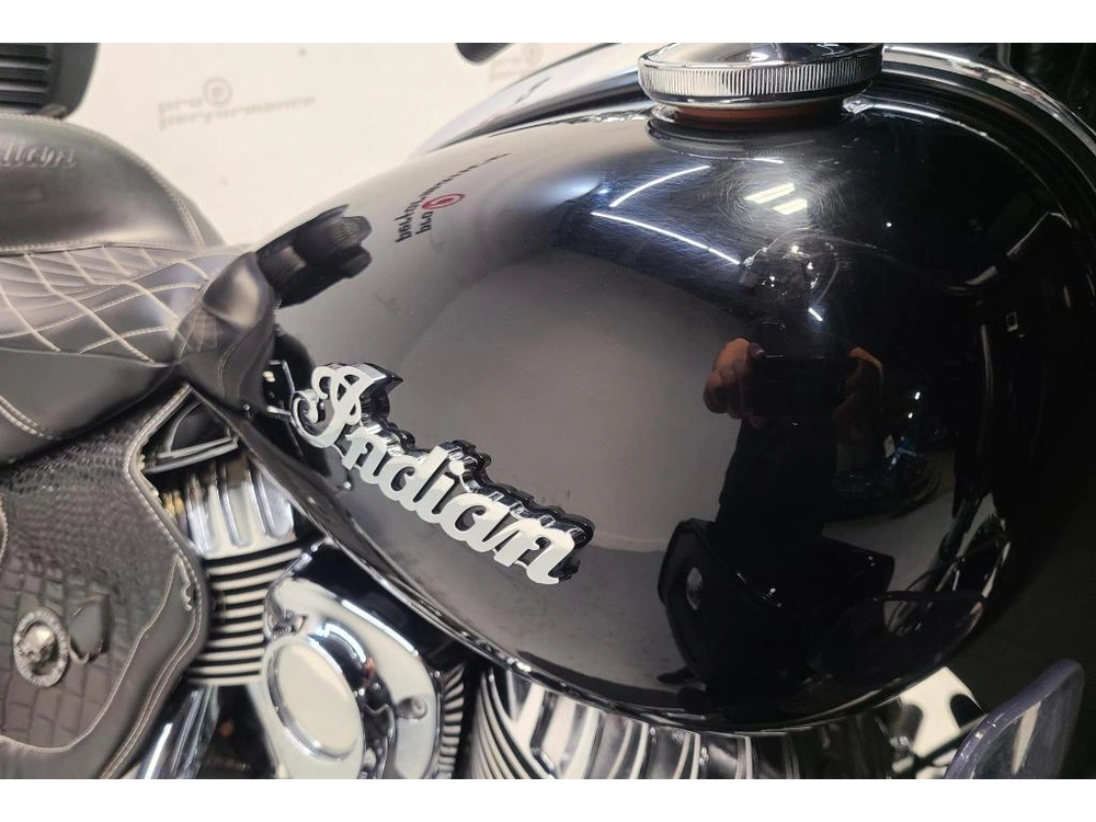 Indian Motorcycle Roadmaster 2018 alt
