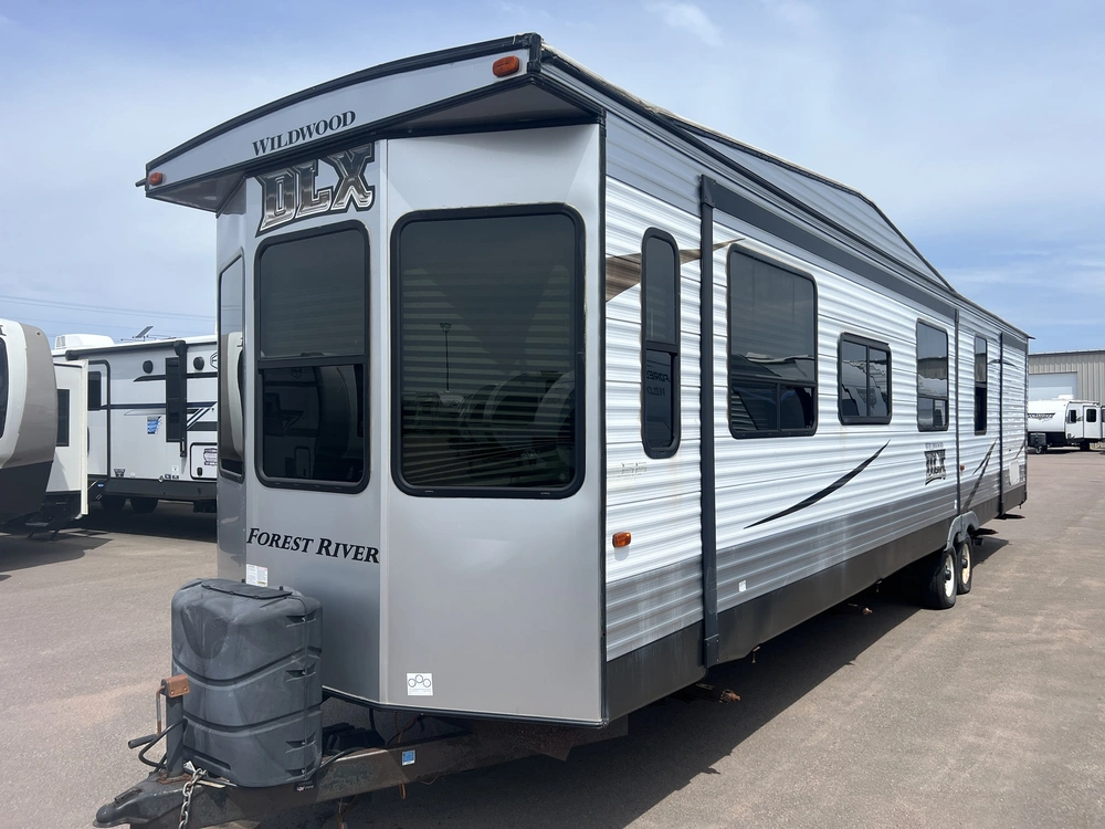 2016 Forest River Wildwood 39fden alt