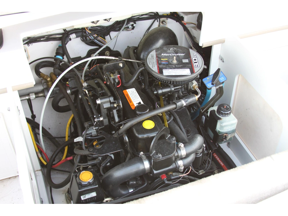 2011 Four Winns H180 alt