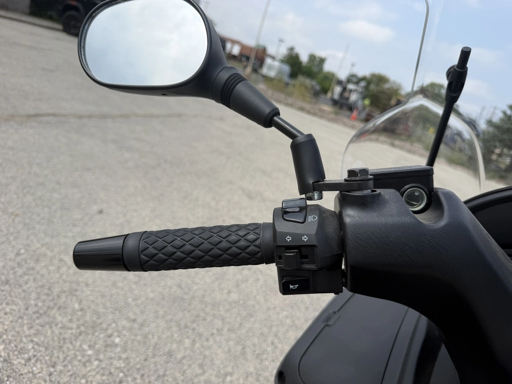 2022 Suzuki Burgman 200 alt