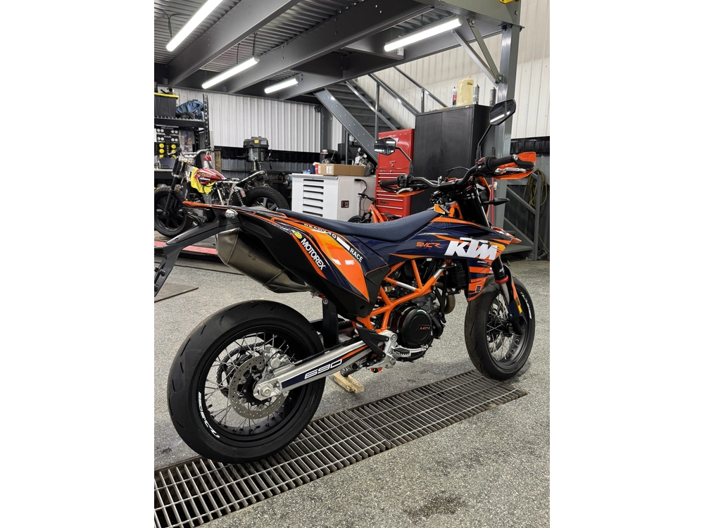 2026 Ktm 690 Smc R alt