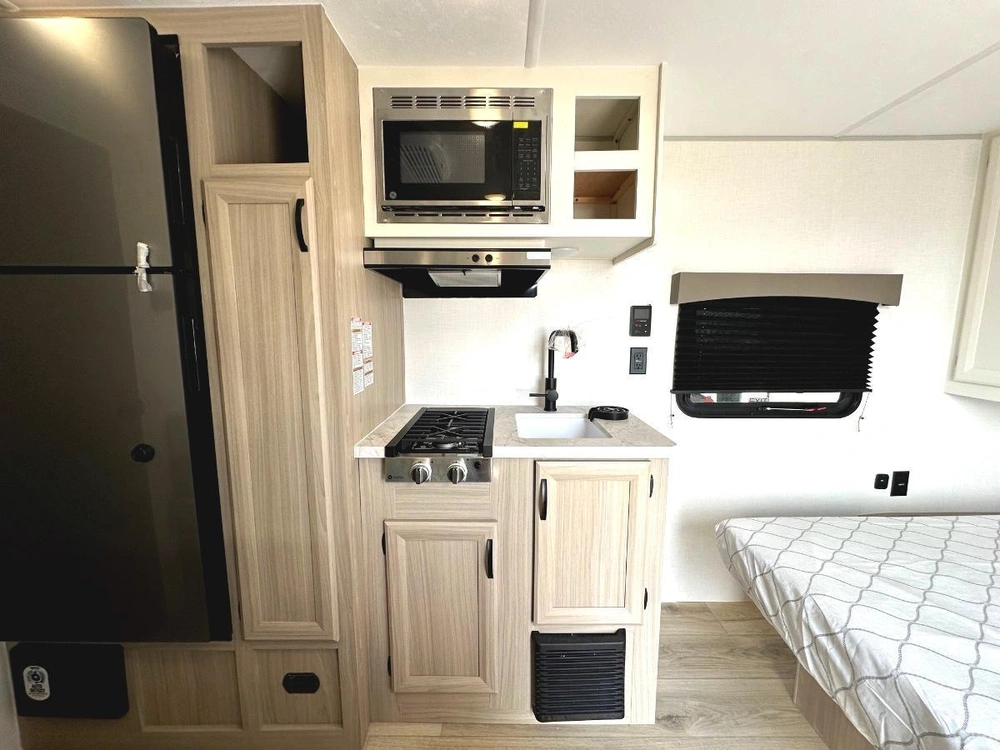 2027 Coachmen Clipper 17fq alt
