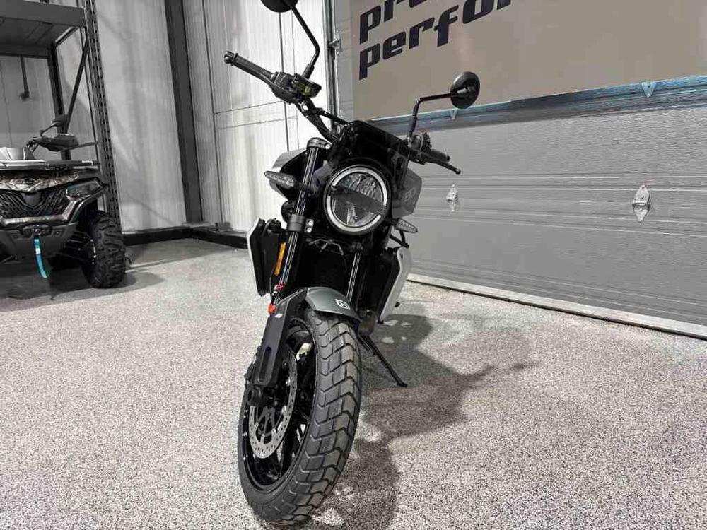 2027 Husqvarna Svartpilen 801 alt