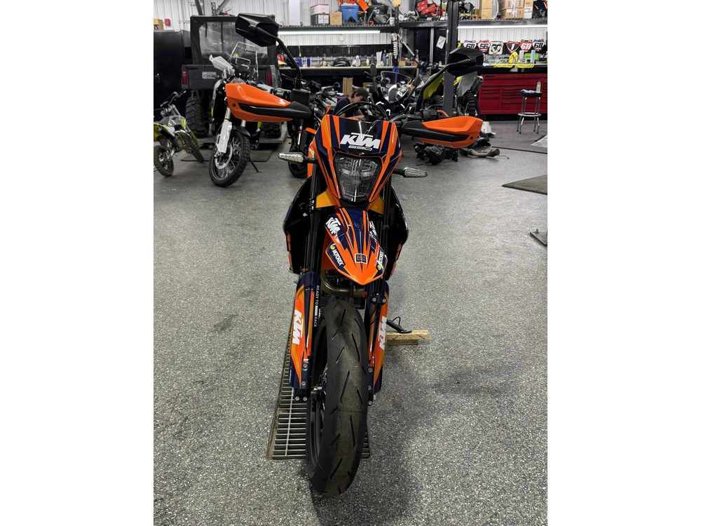 2026 Ktm 690 Smc R alt