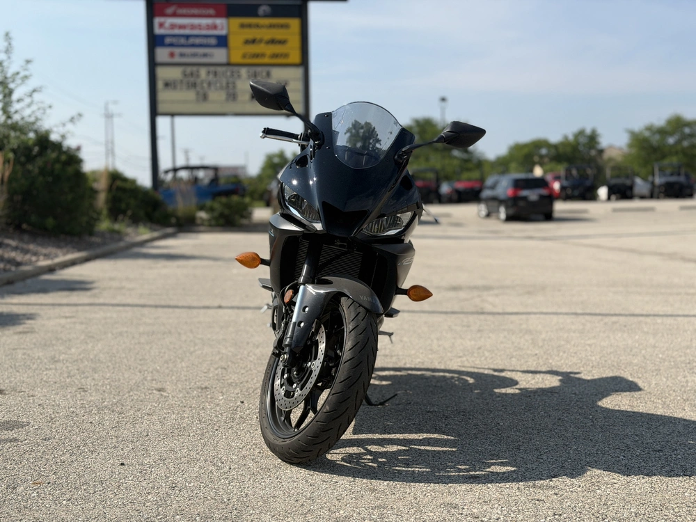 2023 Yamaha Yzf-r3 alt